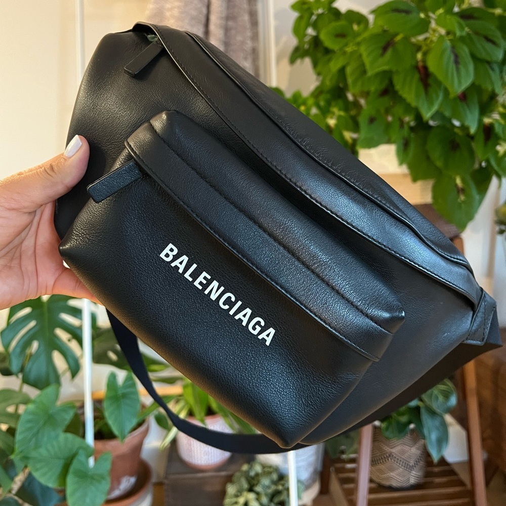 ***SOLD***  BALENCIAGA MEN'S EVERYDAY BELTPACK - BLACK